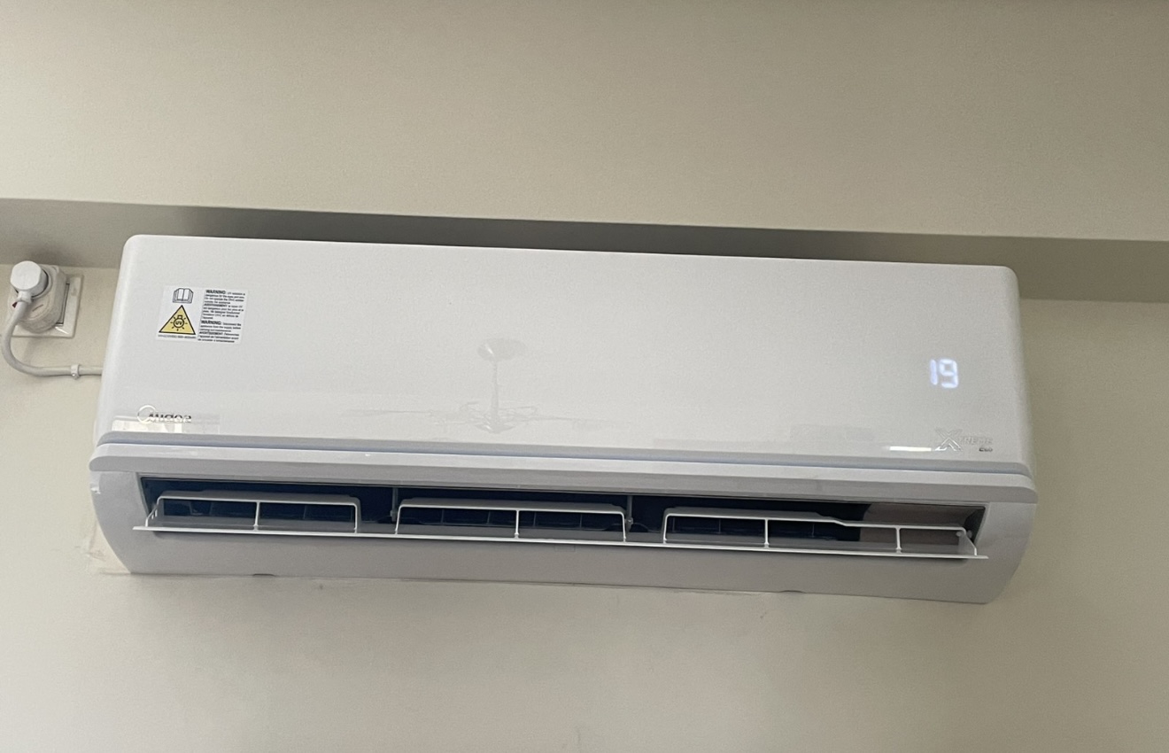Εσωτερική μονάδα Midea σε λειτουργία